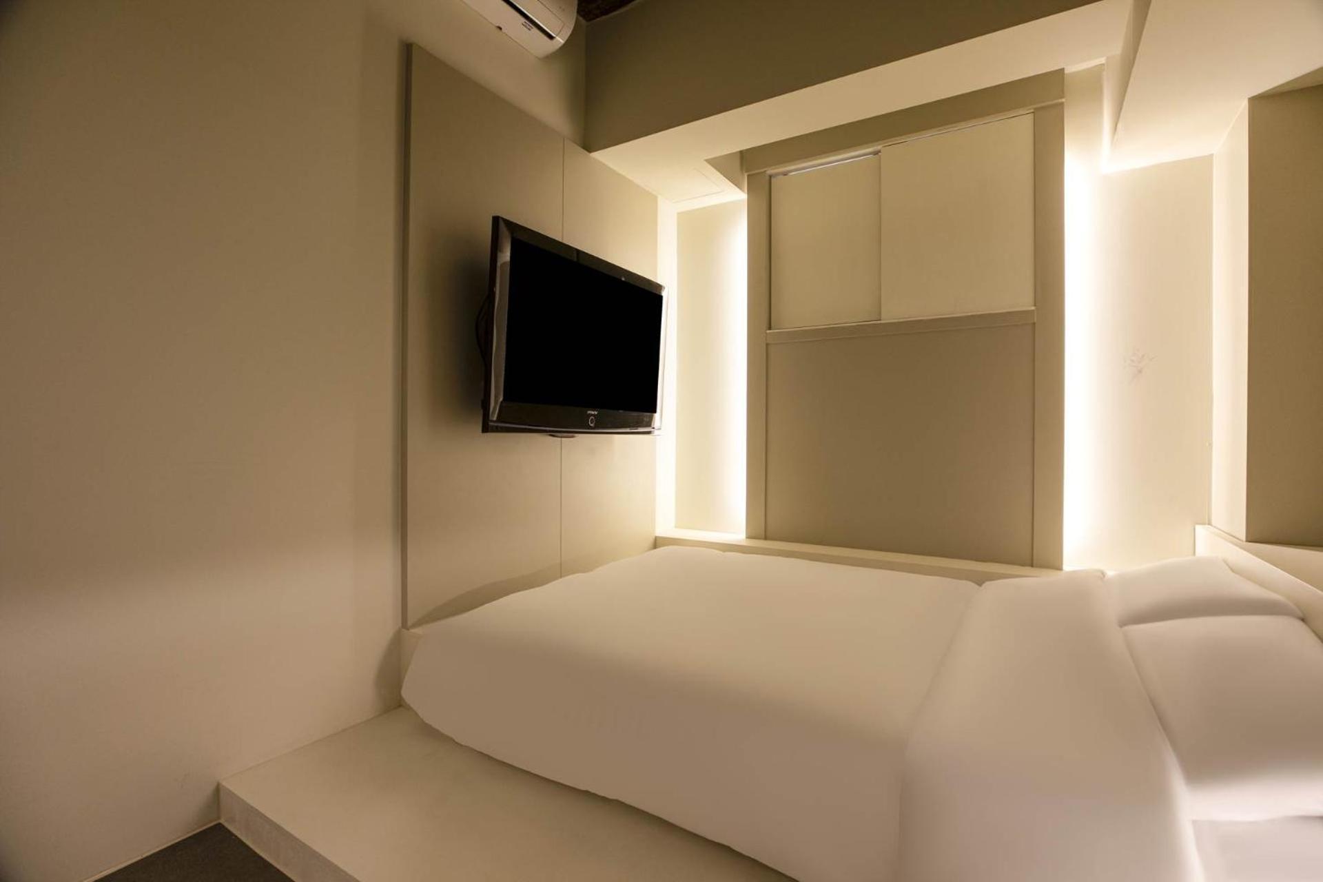 Ado Hotel