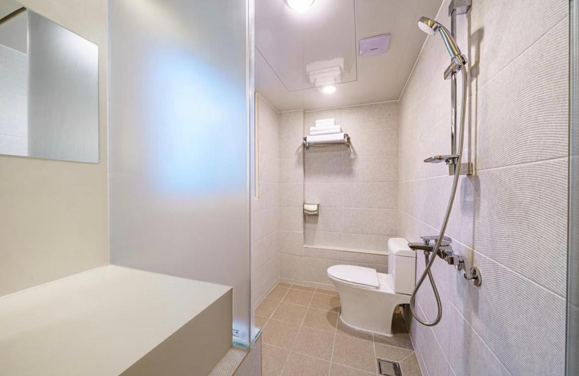 Hotel Ado *