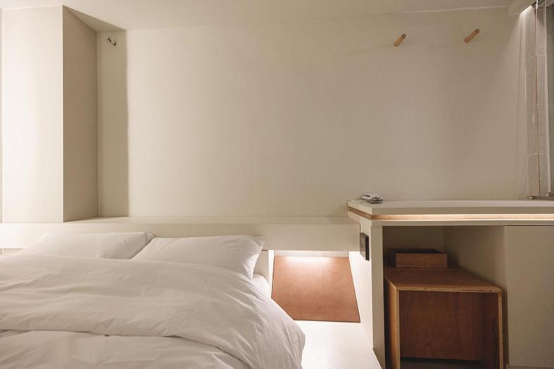 Ado Hotel *